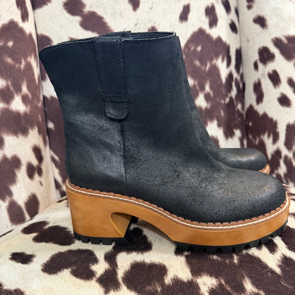 Lucky Brand Black Distressed Suede Platform Lug Sole Ankle Boots Women 7.5M 38 - Picture 2 of 7